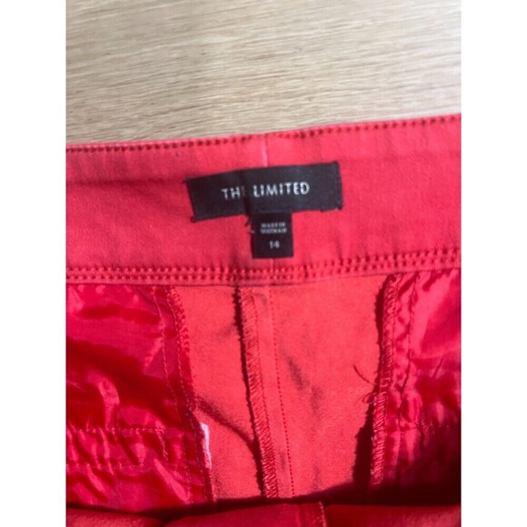 The Limited Womens Scalloped Tailored Shorts Size 14 Scarlet Red Pockets Casual - Picture 3 of 6